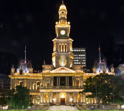 Sydney Town Hall .